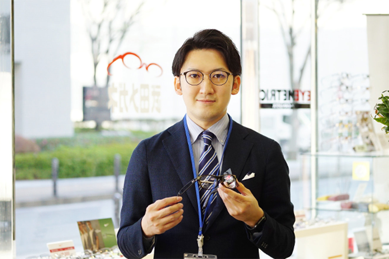 店長のこだわり紹介リレー Vol 4 ミーナ天神店 遠藤 和博店長 松重店長のお部屋 武田メガネ 店長のこだわり紹介リレー Vol 4 ミーナ天神店 遠藤 和博店長 松重店長のお部屋 武田メガネ